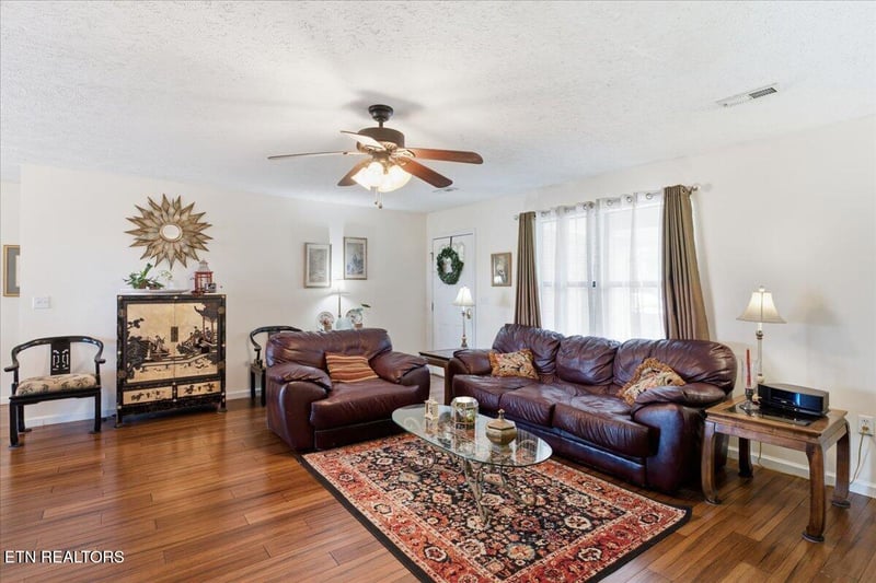 2953 Oak Top Ct, Kodak, TN 37764