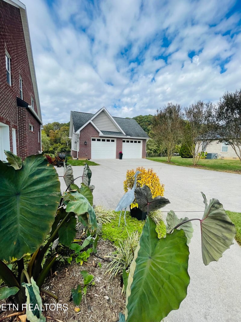 2955 Hodges Landing Dr, Knoxville, TN 37920
