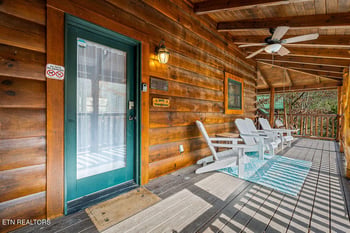 2955 Raven Fork Cir, Sevierville, TN 37876