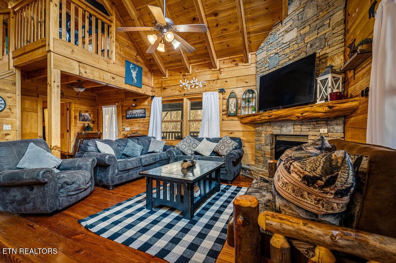 2955 Raven Fork Cir, Sevierville, TN 37876