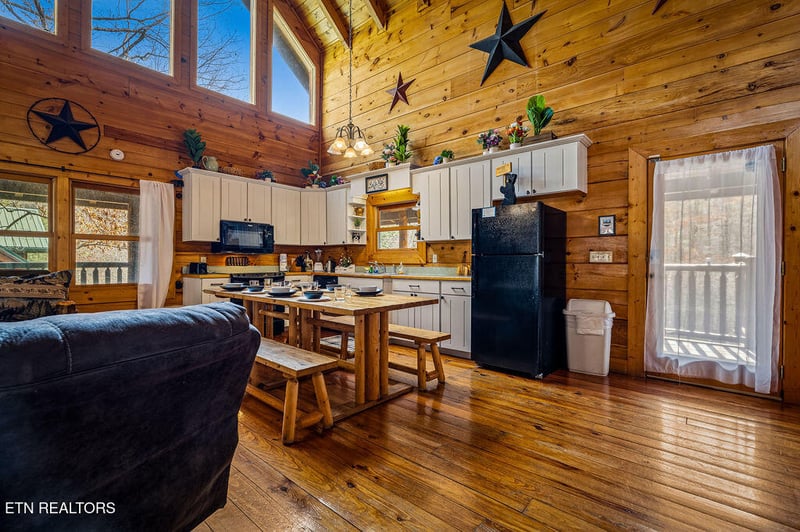 2955 Raven Fork Cir, Sevierville, TN 37876