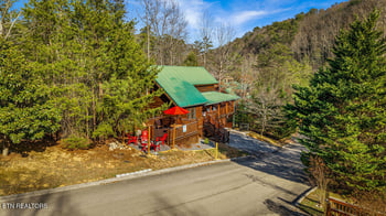 2955 Raven Fork Cir, Sevierville, TN 37876
