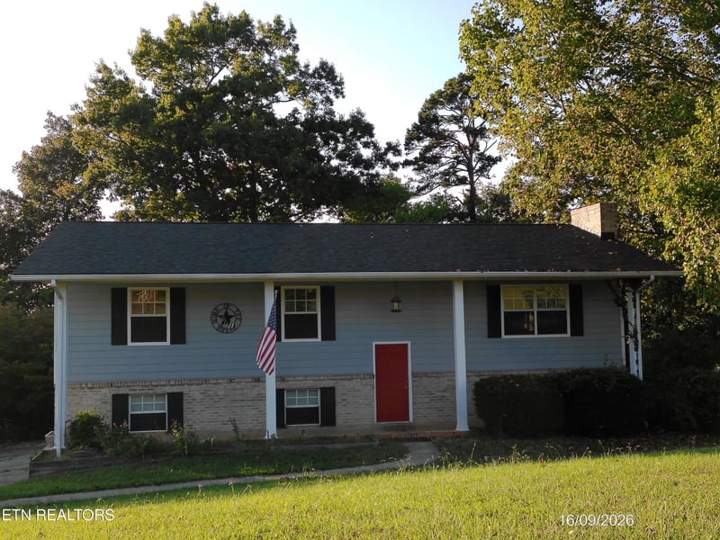 2955 West Hills Dr, Maryville, TN 37803