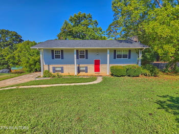 2955 West Hills Dr, Maryville, TN 37803