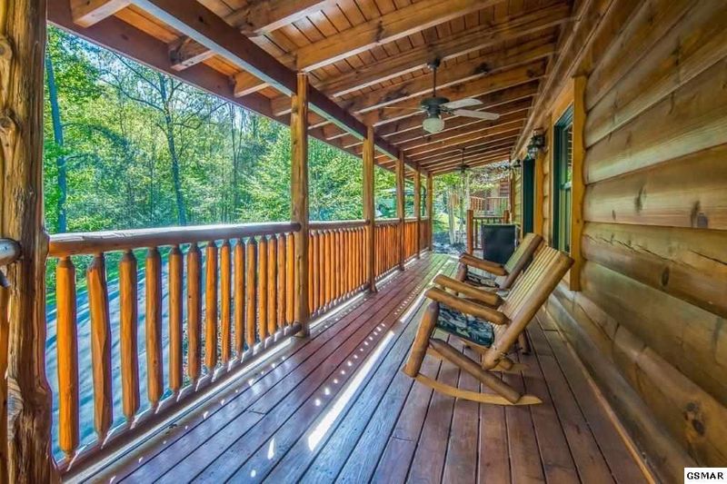 2959 Raven Fork Cir, Sevierville, TN 37876