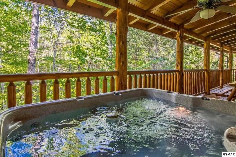 2959 Raven Fork Cir, Sevierville, TN 37876