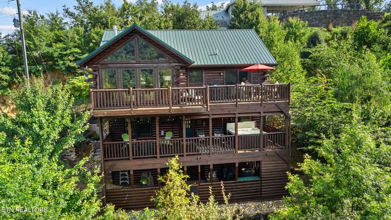 296 Browns Ridge Rd, Gatlinburg, TN 37738