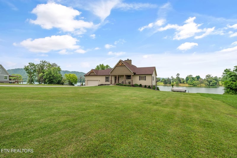 296 Shields Crossing Dr, Bean Station, TN 37708