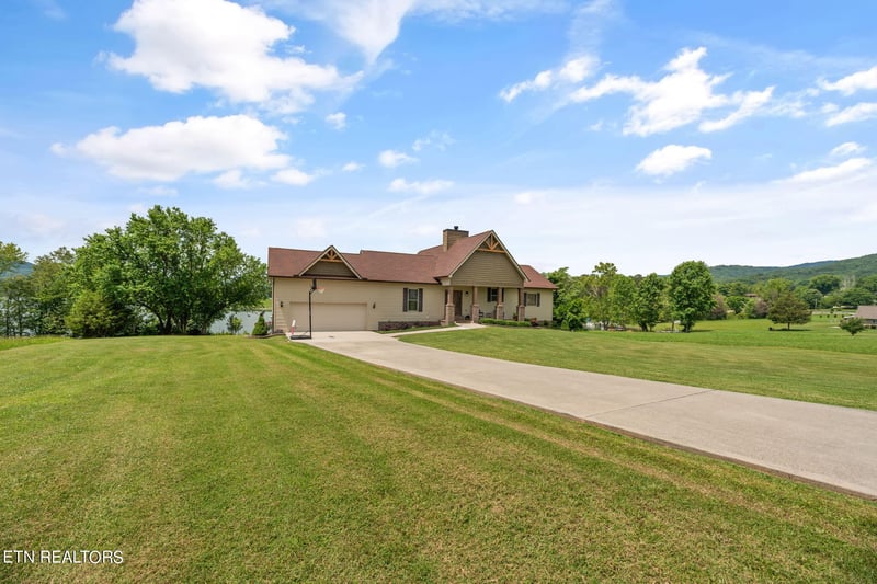 296 Shields Crossing Dr, Bean Station, TN 37708
