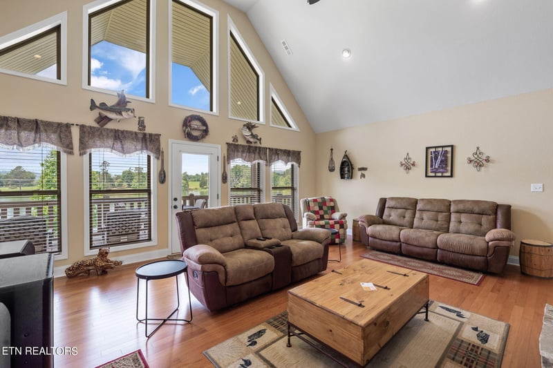 296 Shields Crossing Dr, Bean Station, TN 37708