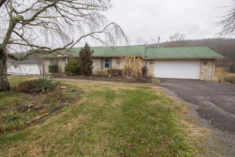 2965 W Wolf Valley Rd, Clinton, TN 37716