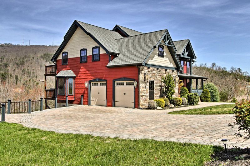 2968 Smoky Bluff Tr, Sevierville, TN 37862