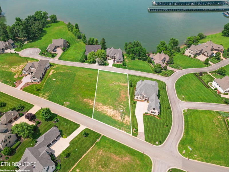297 Cypress Pointe Dr, Lenoir City, TN 37772