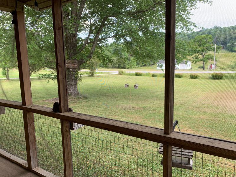297 Mays Valley Rd, Harriman, TN 37748
