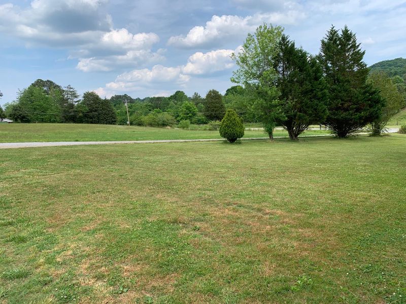 297 Mays Valley Rd, Harriman, TN 37748