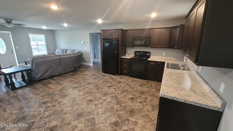 2971 Kingtown Rd, Winfield, TN 37892