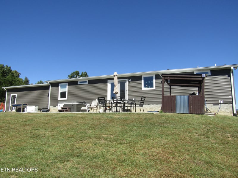 2974 Blaylock Rd, Crossville, TN 38572