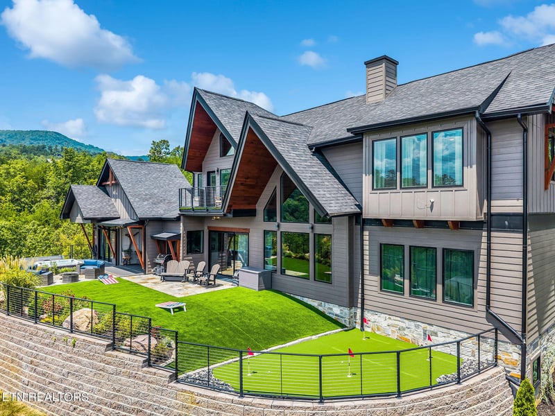 2975 Summit Trails Dr, Sevierville, TN 37862
