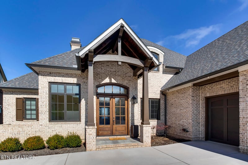 298 Cypress Pointe Dr, Lenoir City, TN 37772