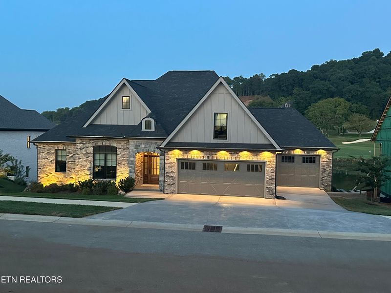 298 Old Barn Ln, Loudon, TN 37774