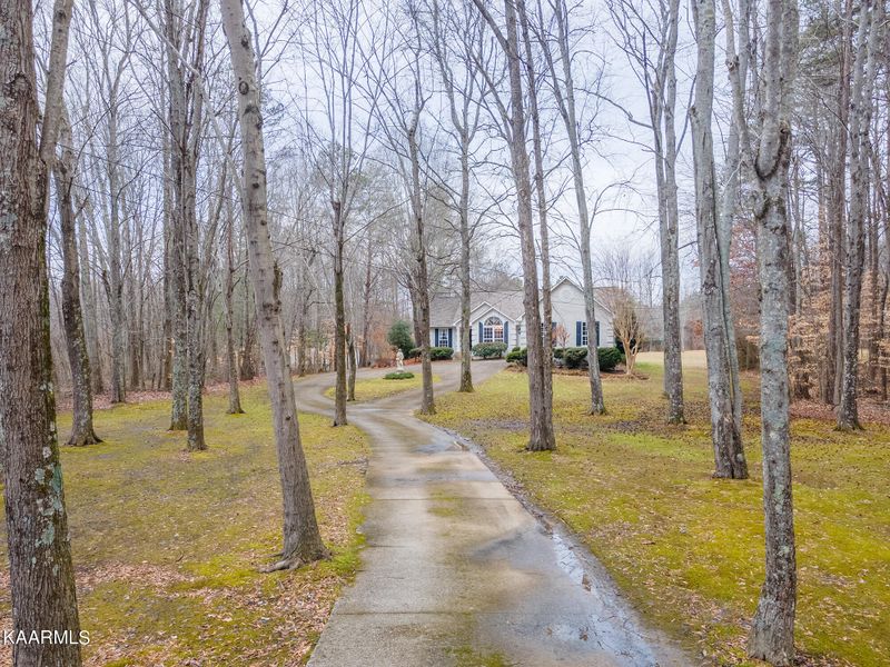 298 Petit Ln, Wartburg, TN 37887