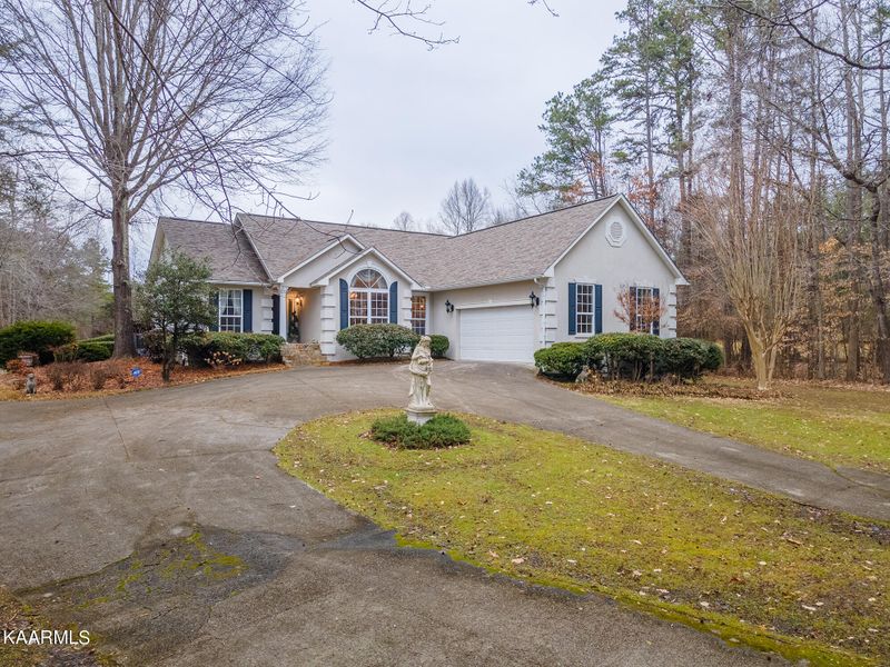 298 Petit Ln, Wartburg, TN 37887
