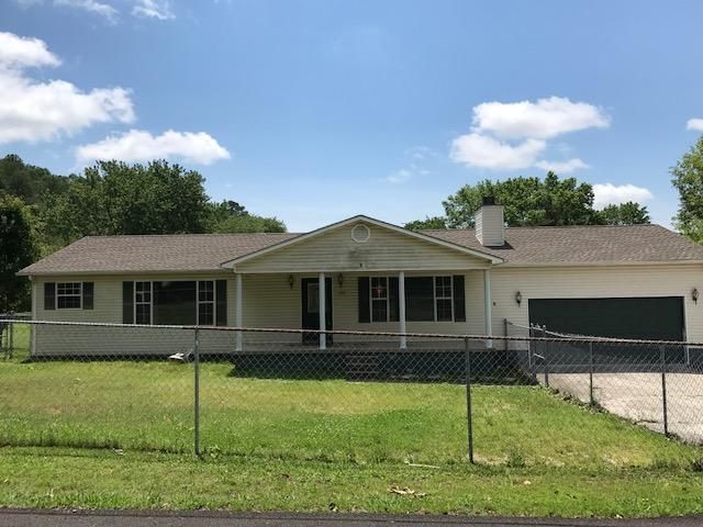 298 School St, Harriman, TN 37748