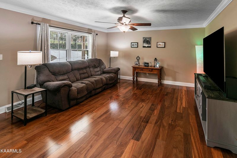 2981 Marvin Cir, Maryville, TN 37803