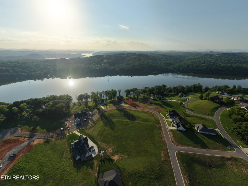 299 Firefly Dr, Loudon, TN 37774