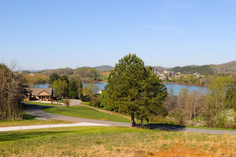 299 Southshore Dr, Greenback, TN 37742