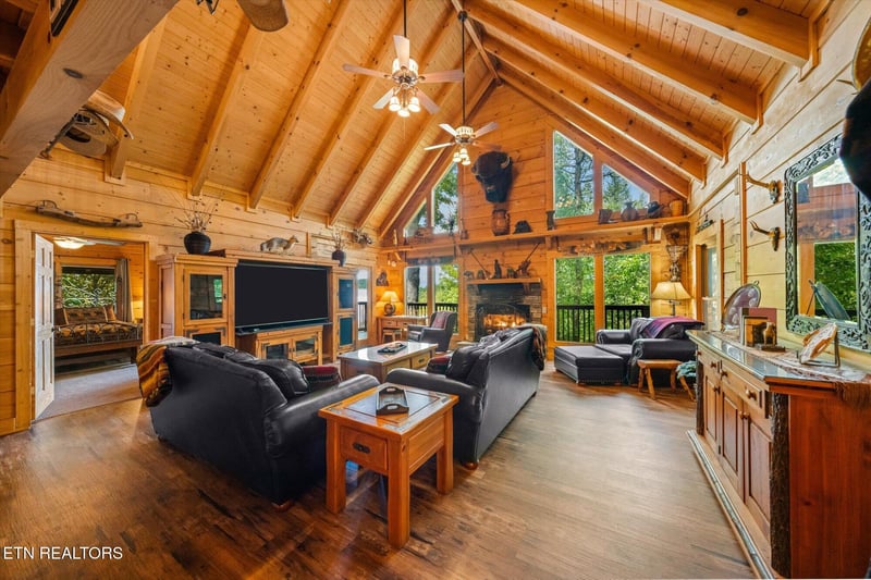 2992 Mountain Memories Way, Sevierville, TN 37876
