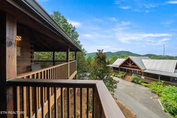 2992 Mountain Memories Way, Sevierville, TN 37876