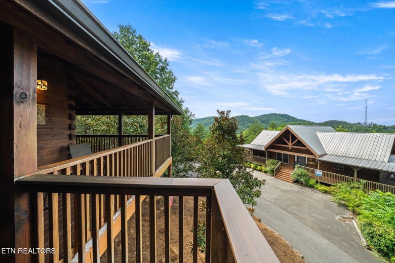 2992 Mountain Memories Way, Sevierville, TN 37876