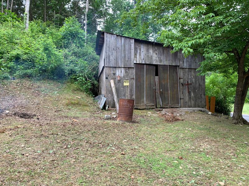2996 Smithfield Rd, Tellico Plains, TN 37385