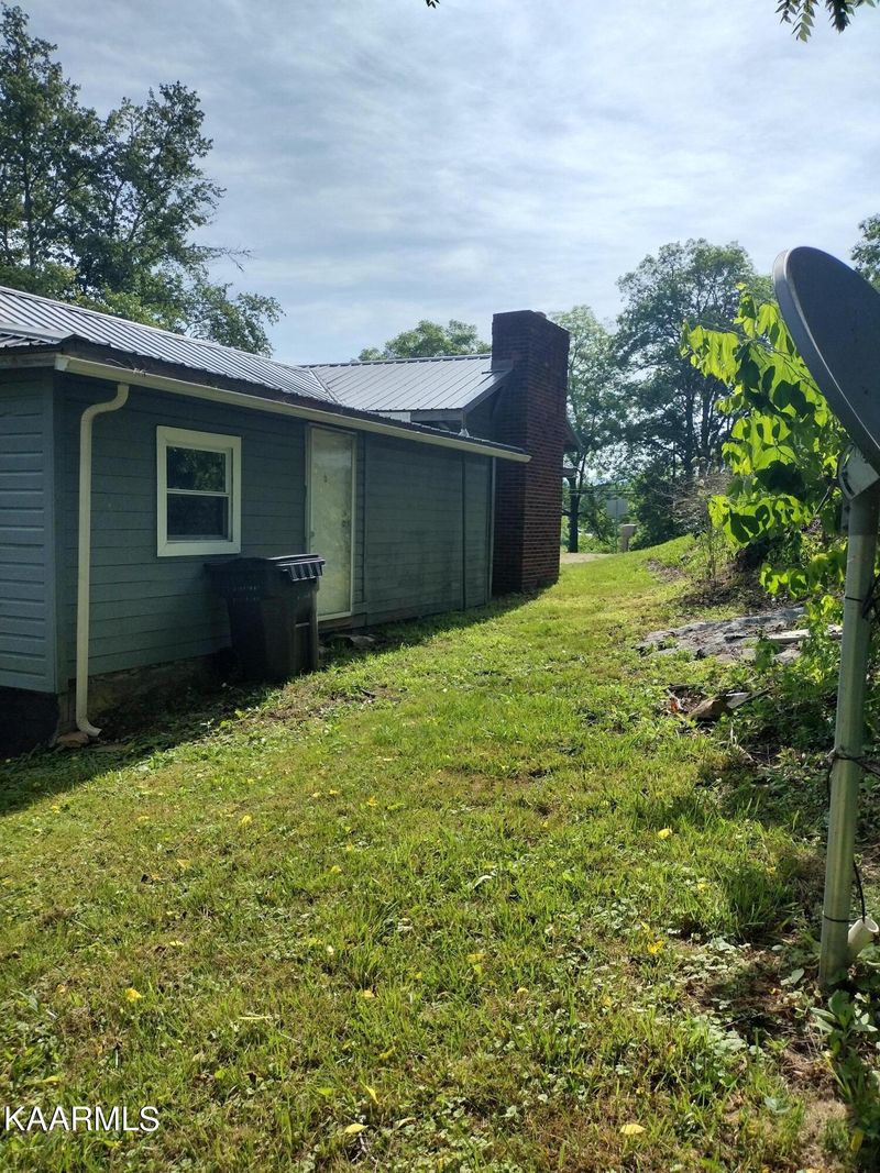 3 Deer Lodge Hwy, Sunbright, TN 37872