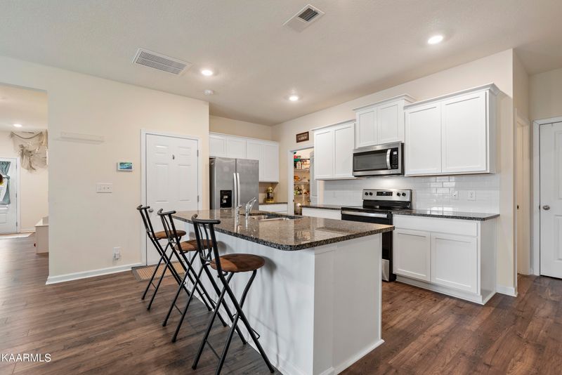 3 Ivy Ct, Clinton, TN 37716