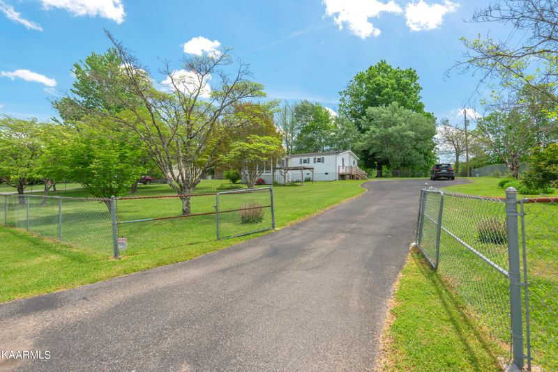 300 Brown Dr, Knoxville, TN 37918