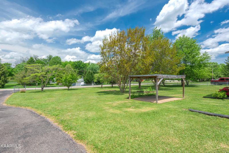 300 Brown Dr, Knoxville, TN 37918