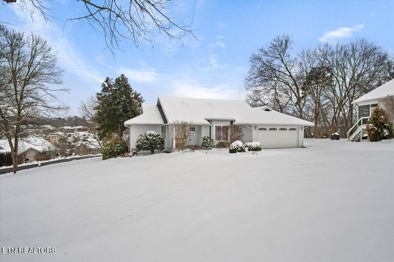 300 Chatuga Ln, Loudon, TN 37774