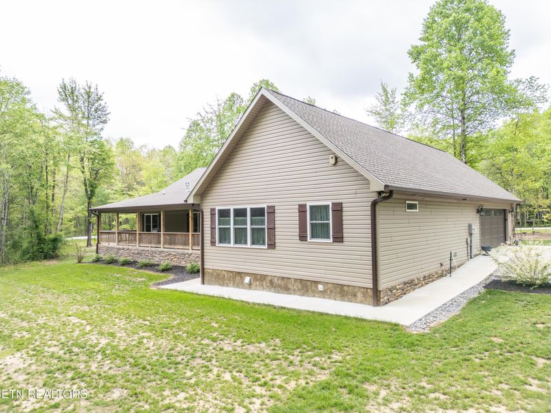 300 E Cove Rd, Monterey, TN 38574