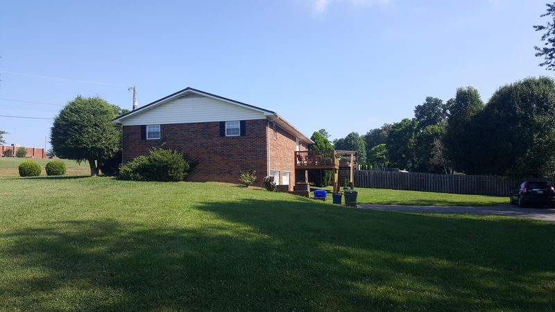 300 E Donaldson Dr, Morristown, TN 37814
