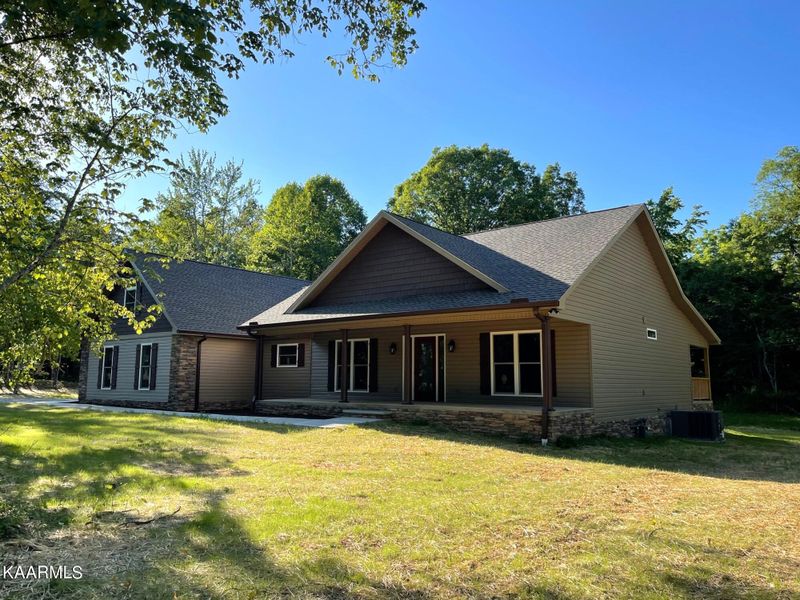 300 East Cove Rd, Monterey, TN 38574
