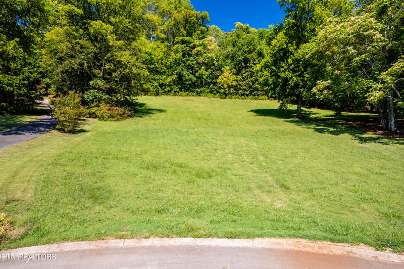 300 Franklin Estates Ln, Greenback, TN 37742
