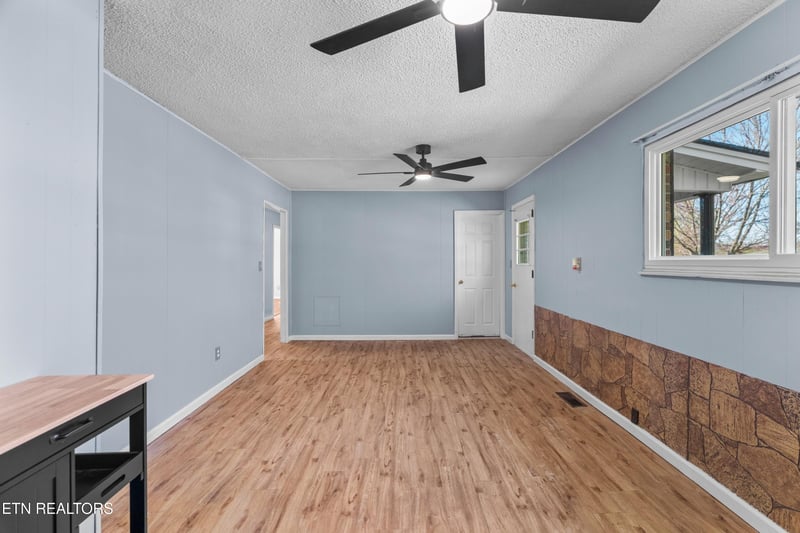 300 Glade Cir, Bean Station, TN 37708