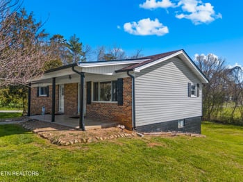300 Glade Cir, Bean Station, TN 37708