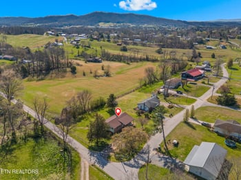 300 Glade Cir, Bean Station, TN 37708