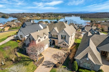 300 Grandville Ct, Vonore, TN 37885