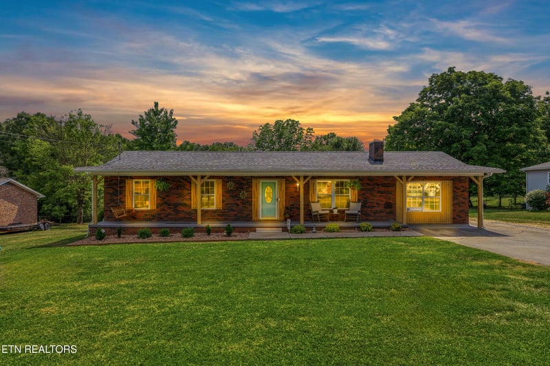 300 Lindner Ln, Lenoir City, TN 37772