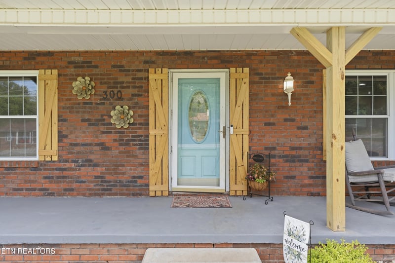 300 Lindner Ln, Lenoir City, TN 37772