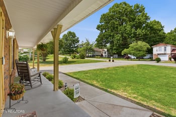 300 Lindner Ln, Lenoir City, TN 37772